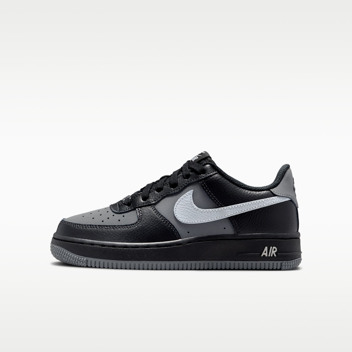 Black Air Force 1 Trainers. Nike CA